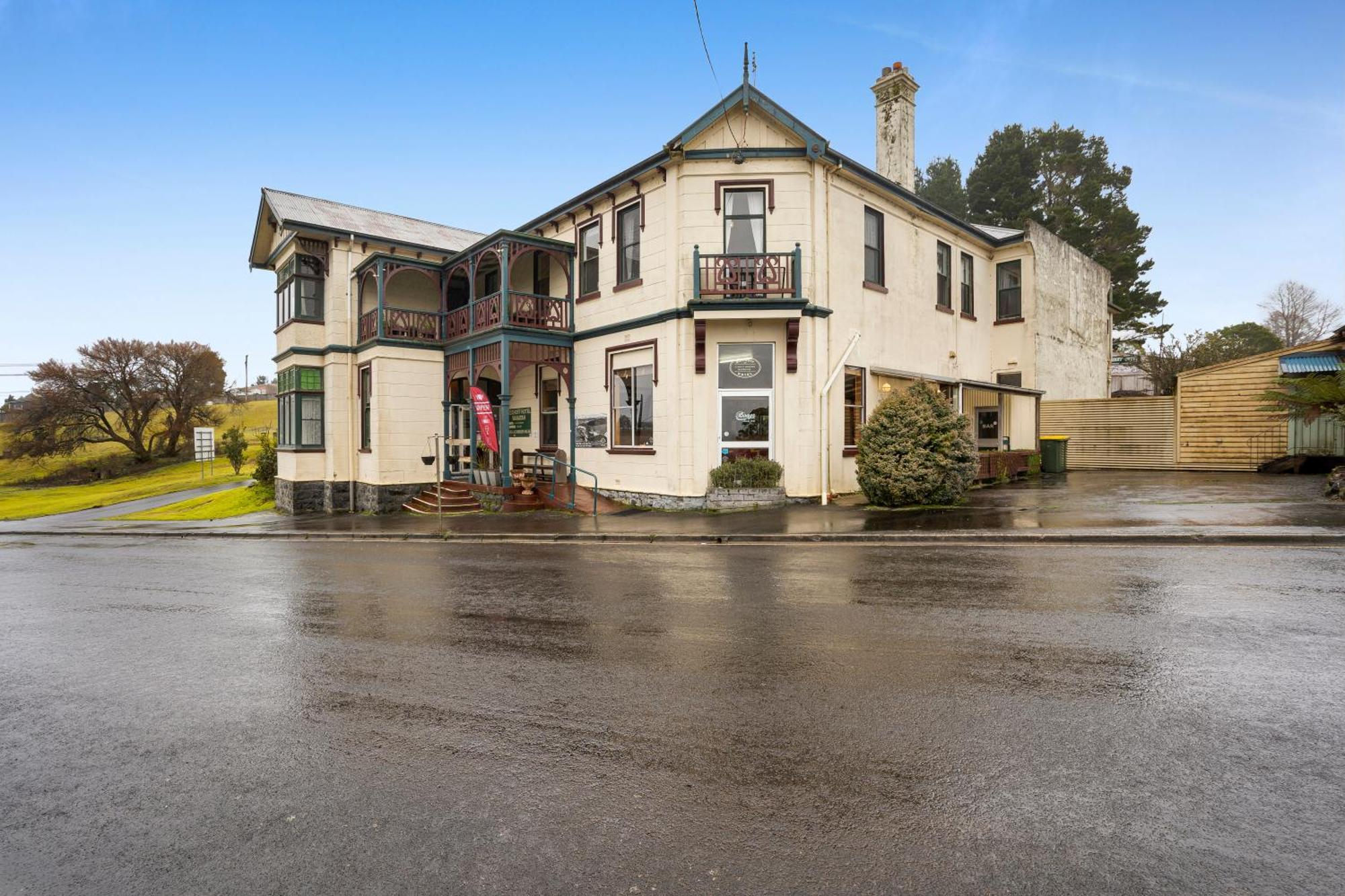 Bischoff Hotel Waratah Exterior photo