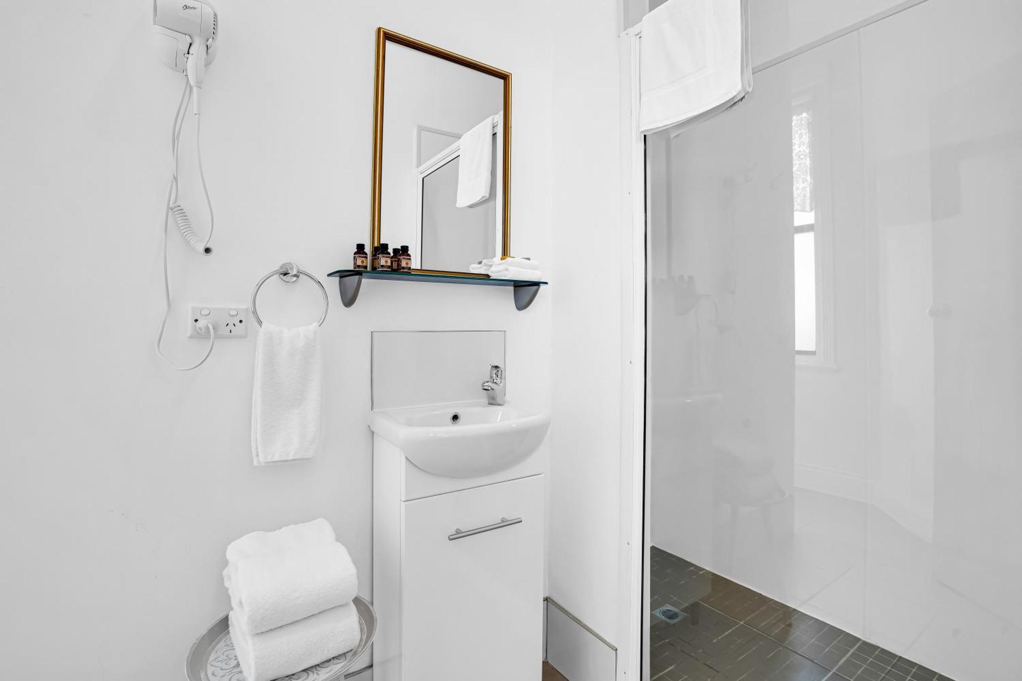 Bischoff Hotel Waratah Room photo