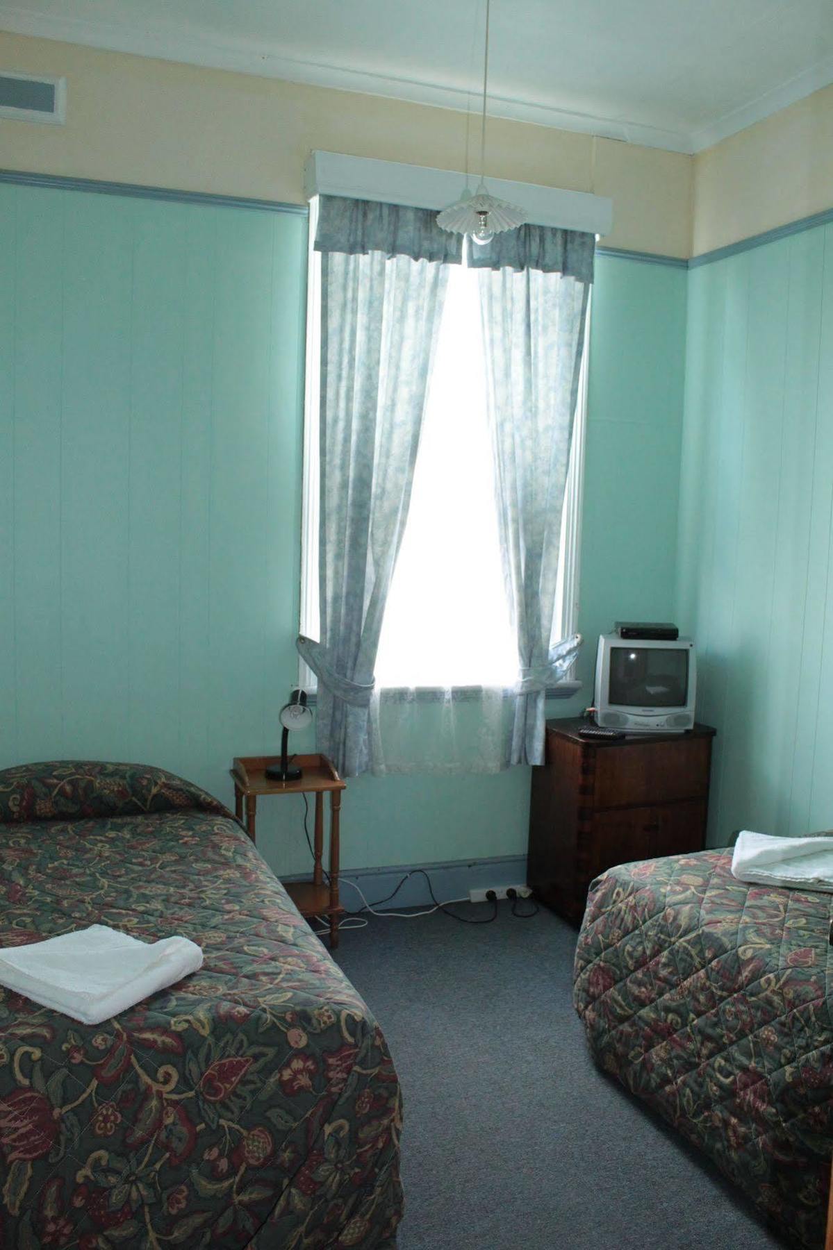 Bischoff Hotel Waratah Exterior photo