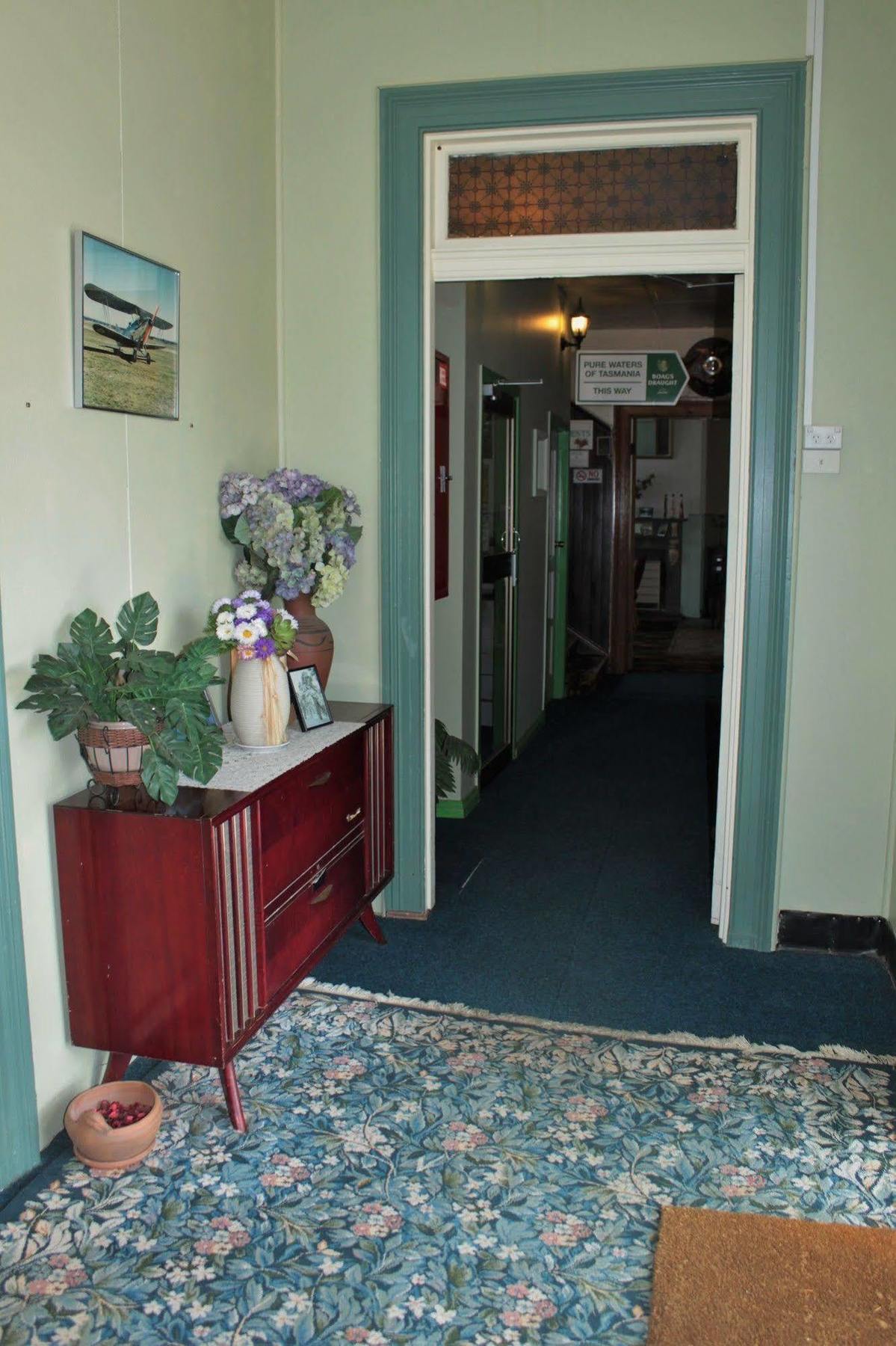 Bischoff Hotel Waratah Exterior photo